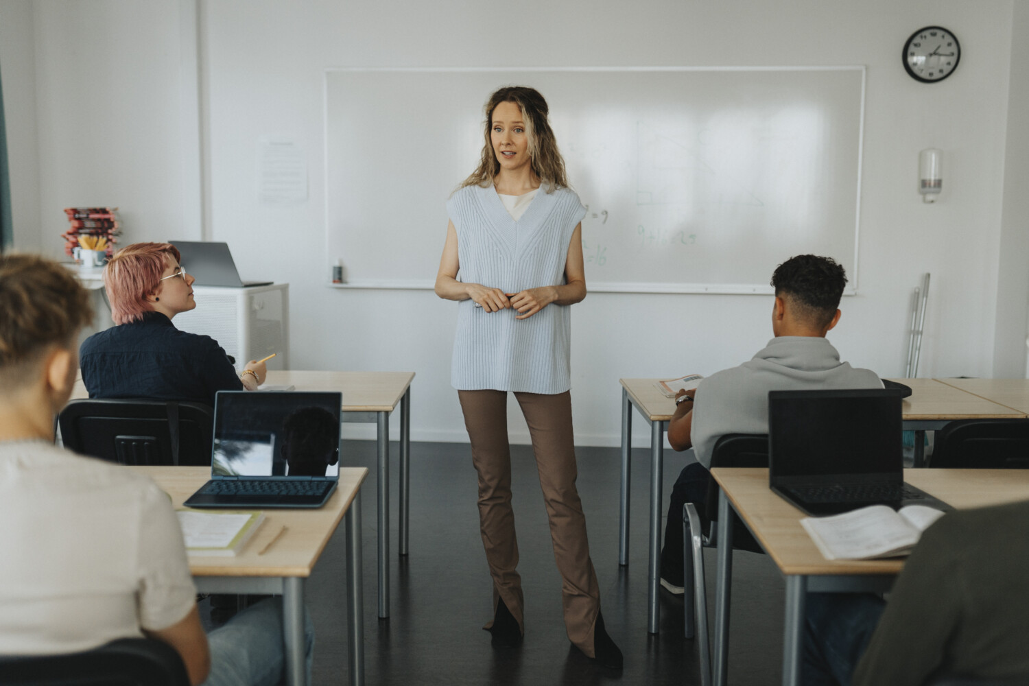 Second degré : "9 personnels sur 10 se sentent respectés par les élèves et en sécurité" Enseignante