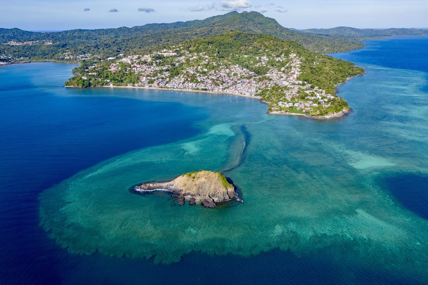 Mayotte : épreuves du brevet, du CAP et du BTS annulées, bac aménagé High angle view of sea and rocks against sky,Mayotte