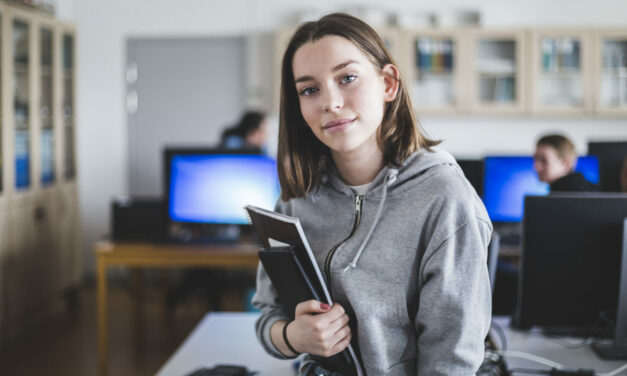 Études : le milieu social des élèves joue davantage que leurs capacités scolaires dans leurs ambitions