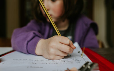 Ecriture manuscrite chez les enfants : des bénéfices sur l’identification des lettres et la lecture