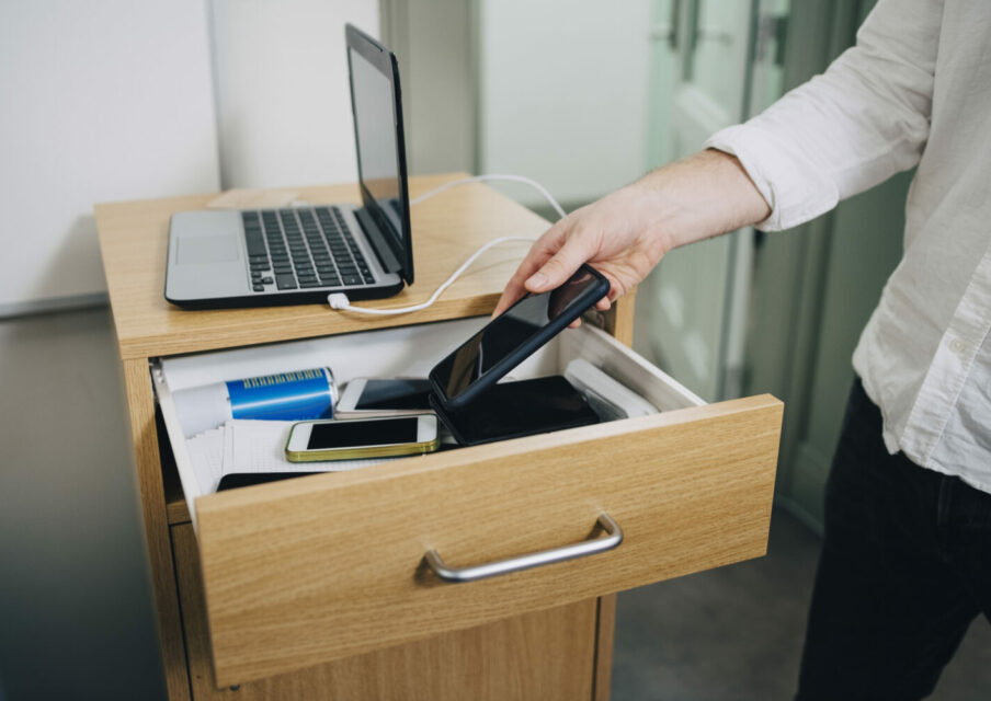 Portable en pause : 9 collèges sur 10 n’appliquent pas le dispositif