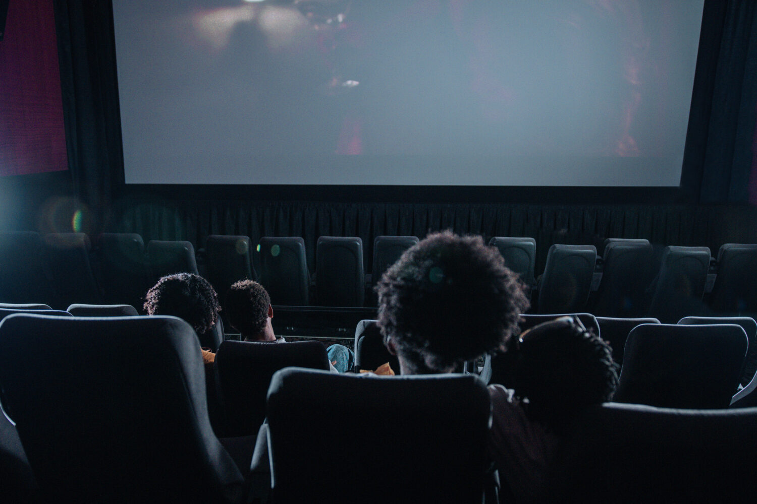 César des lycéens 2026 : le cinéma vu par les terminales People sitting in a cinema and watching a movie