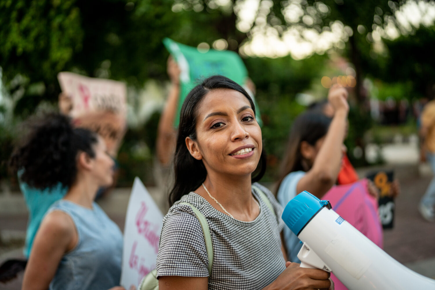 Lycée pro : appel à la grève le 14 octobre Portrait of young woman with a megaphone on a protest outdoors-