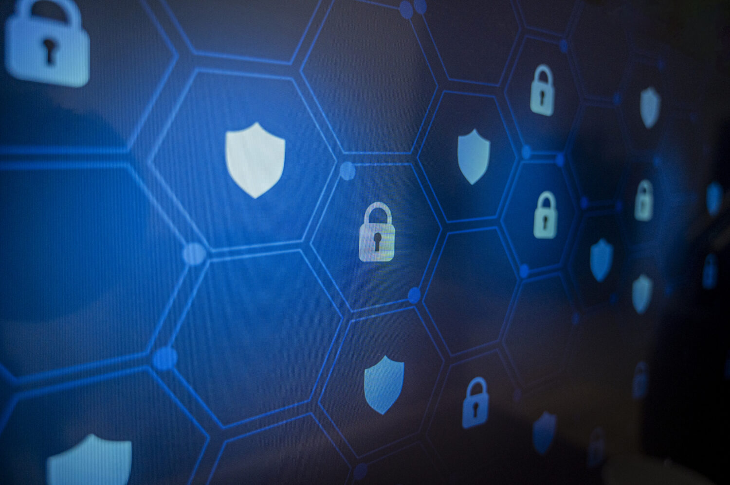 Cybermois 2025 : sensibiliser les élèves à la cybersécurité shield Lock key pixel screen Blue pixel locks. shield with key inside on blue background The concept of cybersecurity the Internet