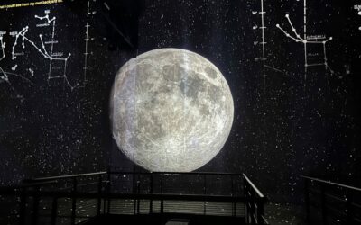 « Destination Lune » à l’Atelier des lumières : un kit pédagogique à découvrir