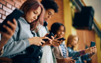 Le téléphone portable sera interdit dans les lycées « en septembre prochain »