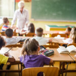 Le nombre d&rsquo;élèves par classe en primaire a continué de baisser en 2025