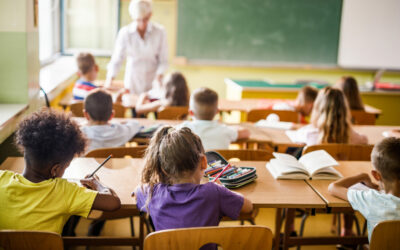 Le nombre d’élèves par classe en primaire a continué de baisser en 2025