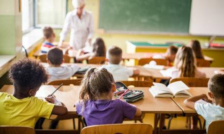 Le nombre d&rsquo;élèves par classe en primaire a continué de baisser en 2025