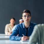 Formation des enseignants : le « fast-track » abandonné au profit d’un nouveau concours, les syndicats inquiets