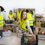 Aider les Restos du cœur au lieu d’être exclus : l’initiative d’un collège pour responsabiliser les élèves