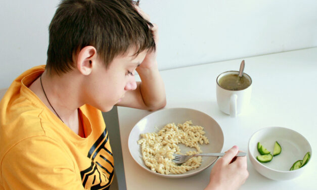 Des élèves le ventre vide