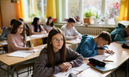 Fin des groupes de besoin obligatoires : le nouveau décret validé par le ministre