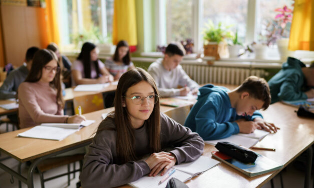 Fin des groupes de besoin obligatoires : le nouveau décret validé par le ministre