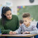 Statut de fonctionnaire pour les AESH : la proposition de loi rejetée par le Sénat