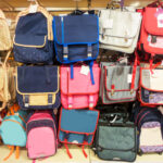 « 43 000 directeurs d&rsquo;école pour vérifier les sacs de millions d’élèves chaque matin ? »