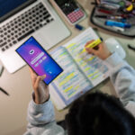 Baromètre du numérique : 68 % des 12-17 ans utilisent l&rsquo;IA pour les devoirs