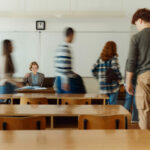 « Plus les élèves sont d’origine sociale défavorisée, plus l’absentéisme est fort » (Depp)