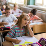Vacances scolaires : un calendrier 2027-2028 « irréaliste et irresponsable »