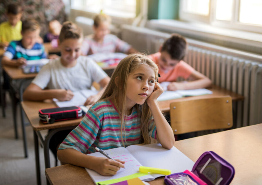 Vacances scolaires : un calendrier 2027-2028 « irréaliste et irresponsable »